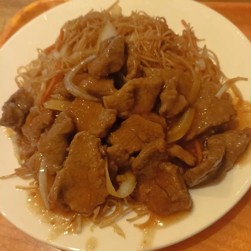 Nouilles Sautées Et Bœuf Aux Oignons